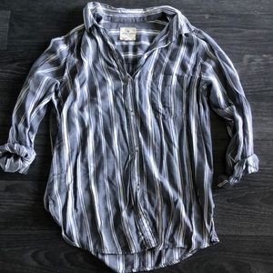 AE Oversized beachy Button Down - Small